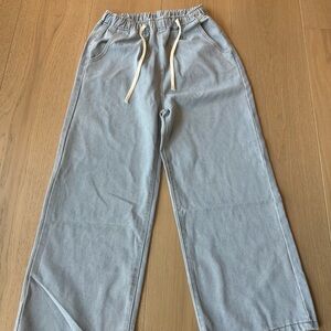 Women’s lightweight Jean Casual Pants new without tags.  Never worn